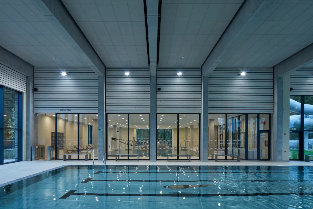 Fotografie bazénu Aqua v parku - 3. obrázek