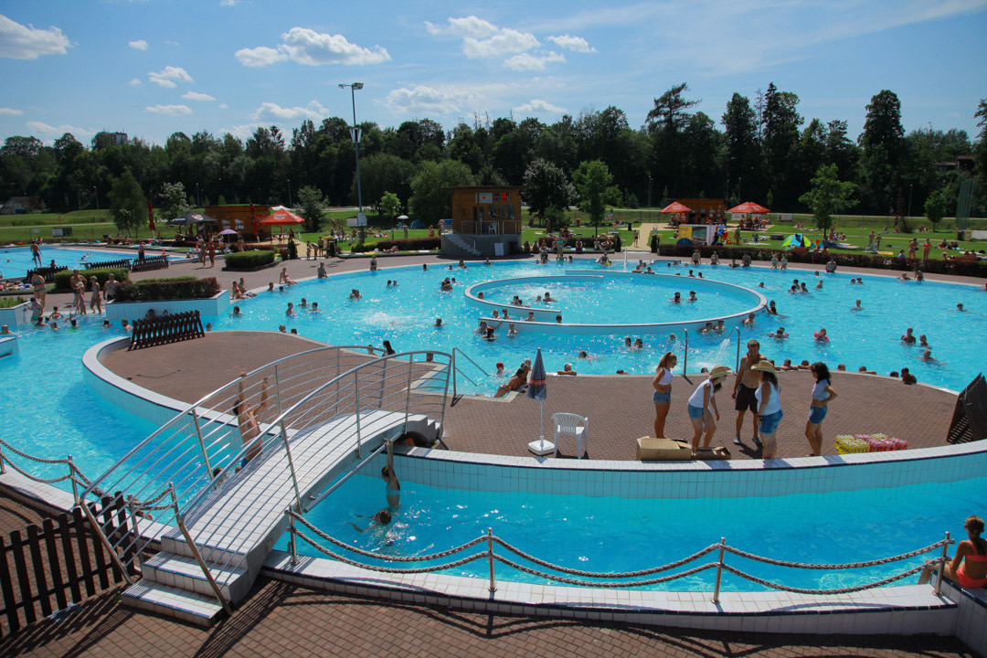 Aquapark Vodní ráj - venkovní bazén otevřen / vnitřní uzavřen
