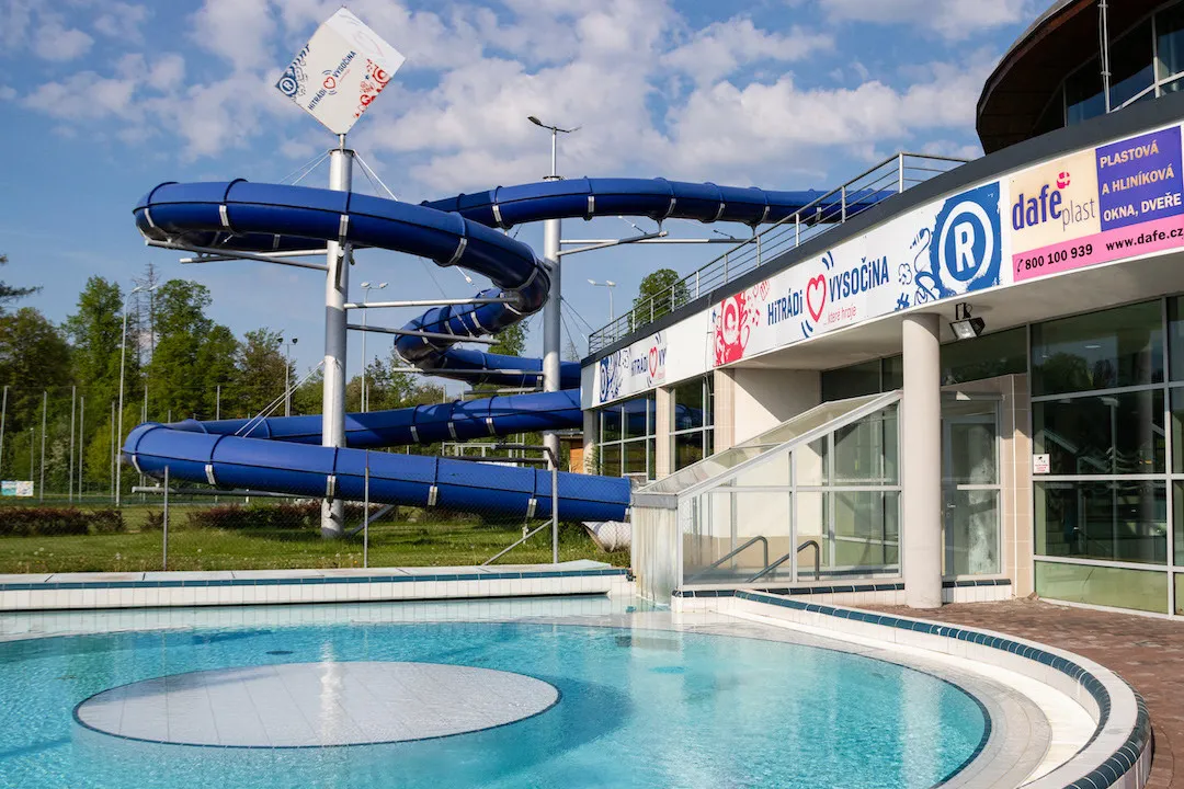 Fotografie bazénu Aquapark Vodní ráj - venkovní bazén otevřen / vnitřní uzavřen - 3. obrázek